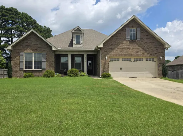 513 Foxridge Dr SW, Hartselle, AL 35640