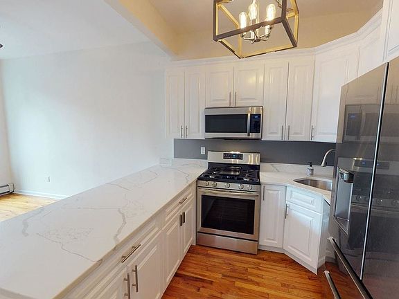 5th image of 213 W 122nd St APT 3
