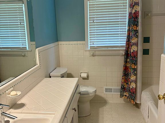 5th image of 1321 Leeson Way