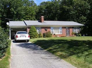 1562 Barberry Rd SE, Floyd, VA 24091