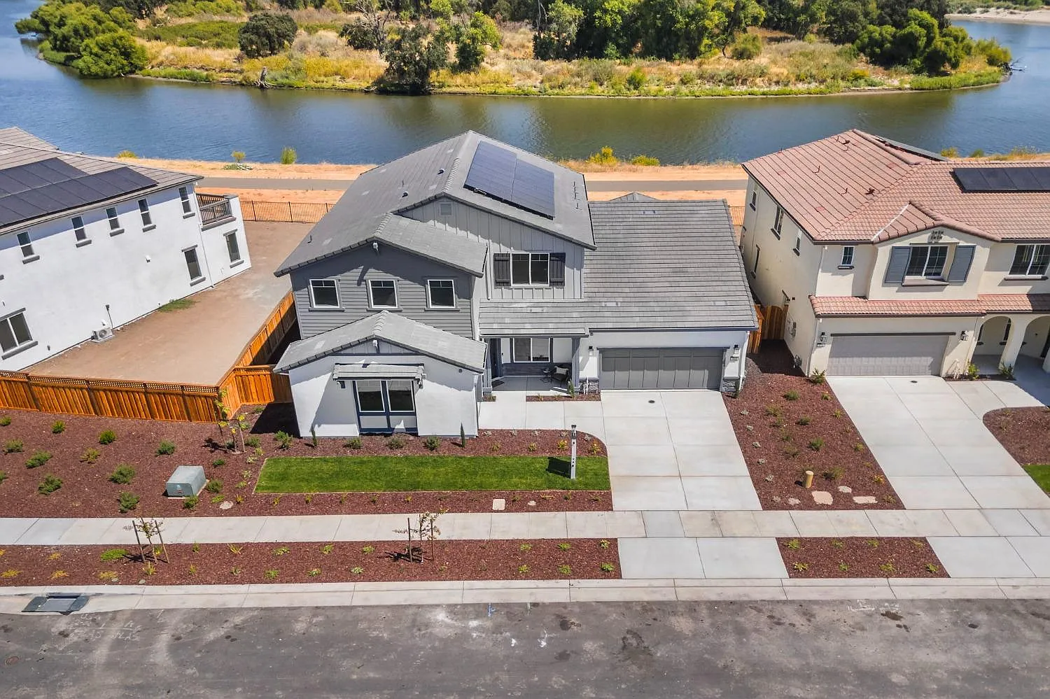 903 River Bend Dr photo 1