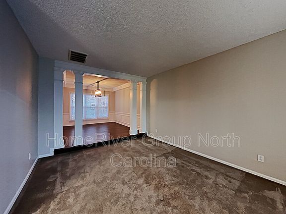 3rd image of 13519 Helmsley Ct