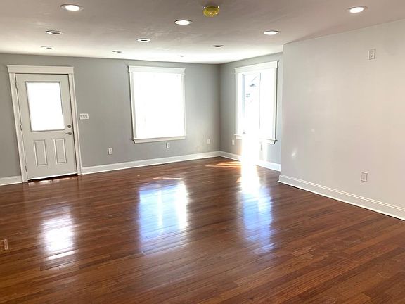 4th image of 34 Faulkner Pl #34