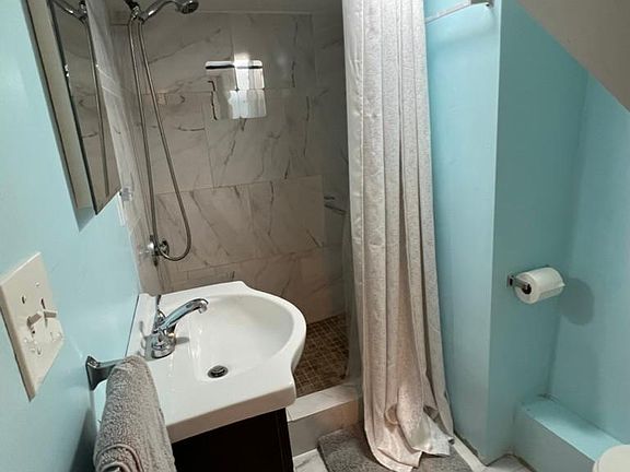 3rd image of 21 E Hoyle St #1