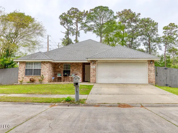 711 Waters View Dr, Biloxi, MS 39532