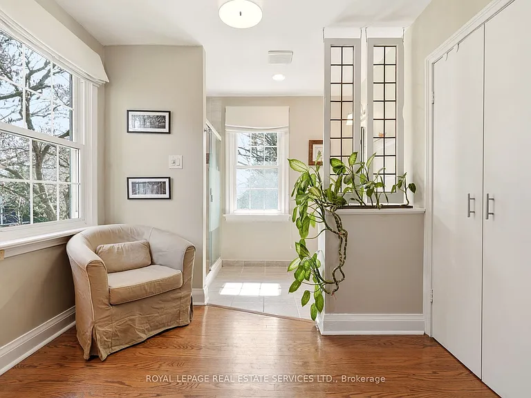 145 Suffolk Ave — Photo 23