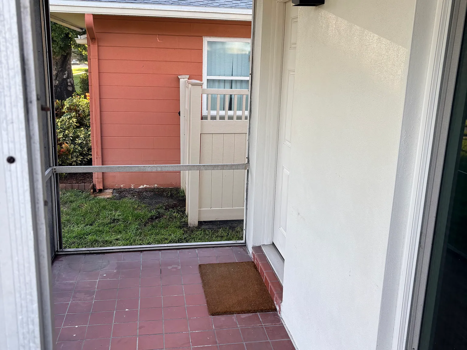 2 bed, 896 sqft, $2,200 — Photo 4