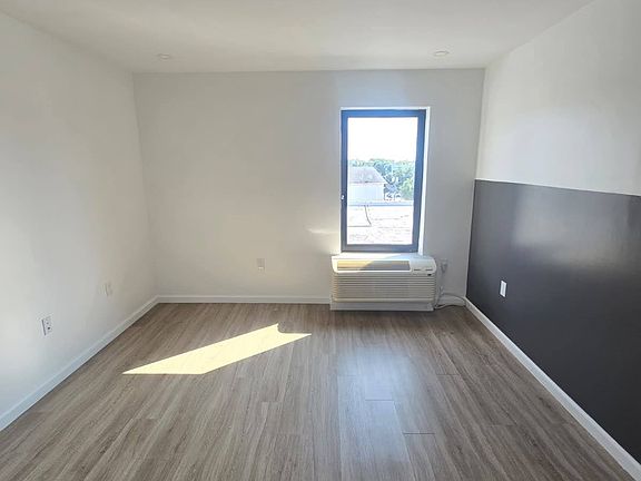 5th image of 554 Market St #3A