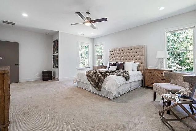 6447 Vernon Woods Dr — Photo 7