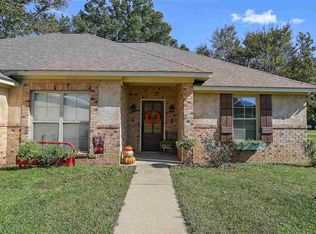 1002 Woodhaven Dr, Hazlehurst, MS 39083