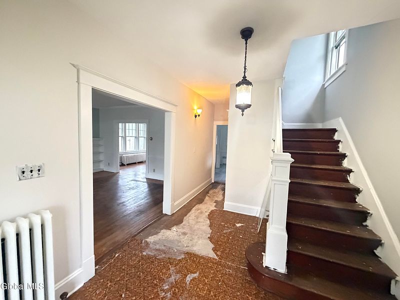 4th image of 35 Terrace Avenue