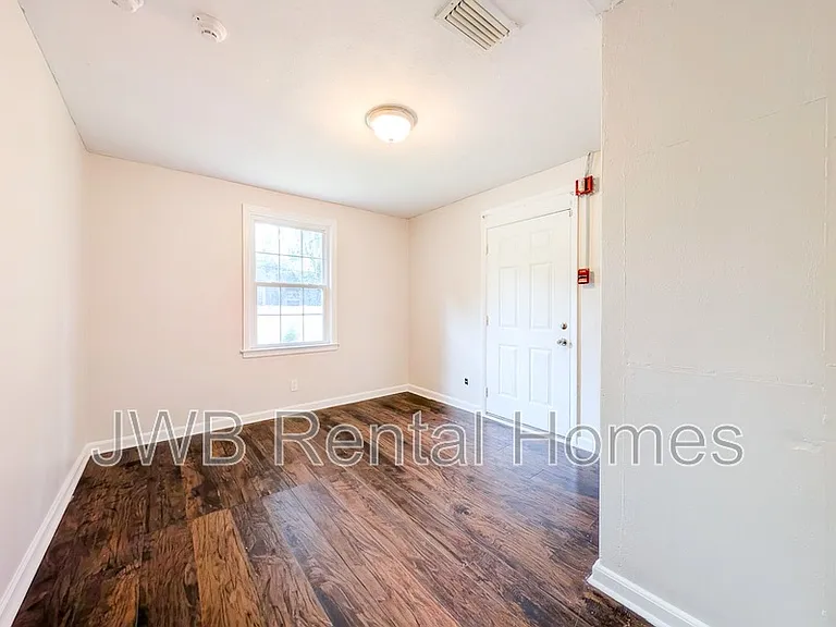 4305 Springfield Blvd — Photo 8