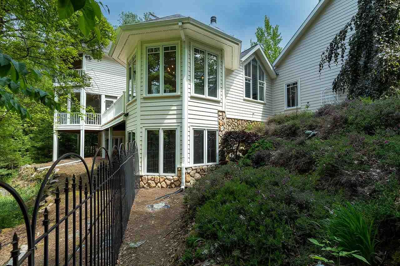 12227 N Country Club Dr, Charlevoix, MI 49720 MLS 471394 Zillow