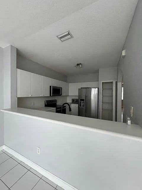 3 bed, 2.5 bath, 1450 sqft, $2,900 — Photo 3