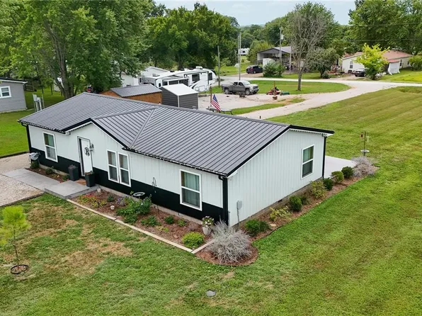 21 Buckskin Dr, Linn Valley, KS 66040