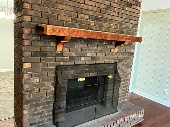 3rd image of 4062 Hickory Dr NW