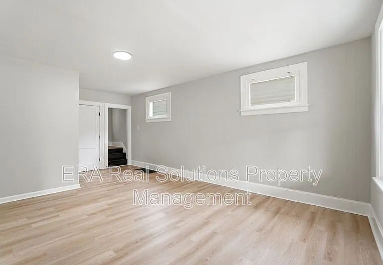 394 S Guilford Ave — Photo 17