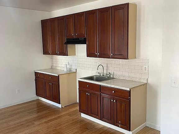 2nd image of 5835 Arch St