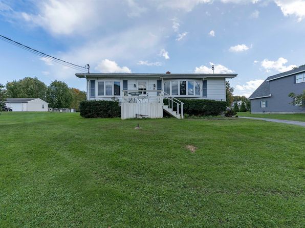 934 E Broadway St, Cape Vincent, NY 13618