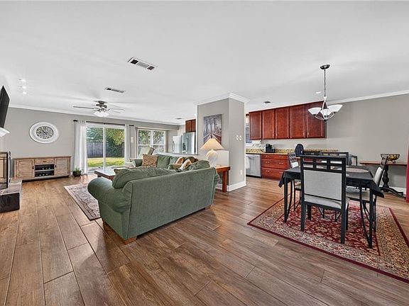 5th image of 121 Hardin Ct