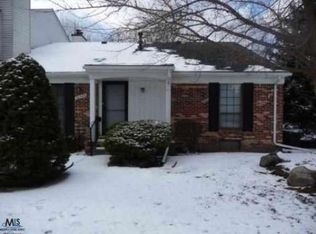 38845 Golfview Dr, Clinton Township, MI 48038
