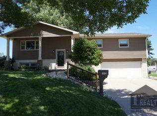 806 W 3rd St, Wayne, NE 68787