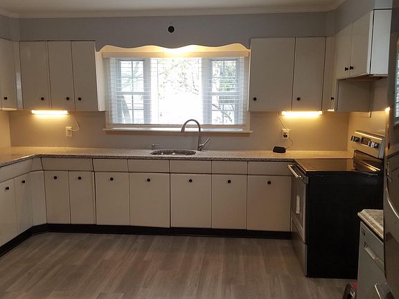 4th image of 33 Douglas St