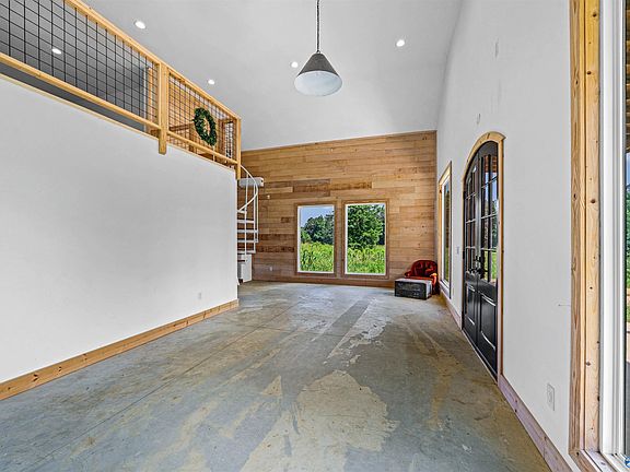 4th image of 373 Gray Rd