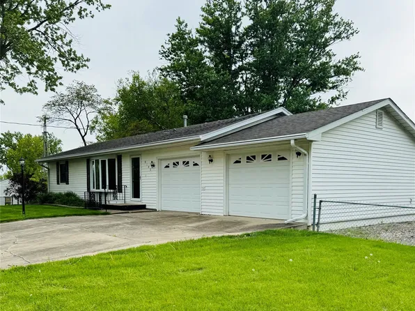 8140 Villa Dr, Des Moines, IA 50320