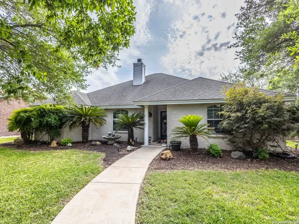 633 Sunrise Ave, Uvalde, TX 78801