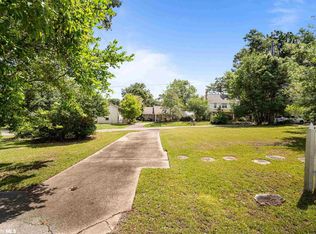 114 Gaston Ave, Fairhope, AL 36532