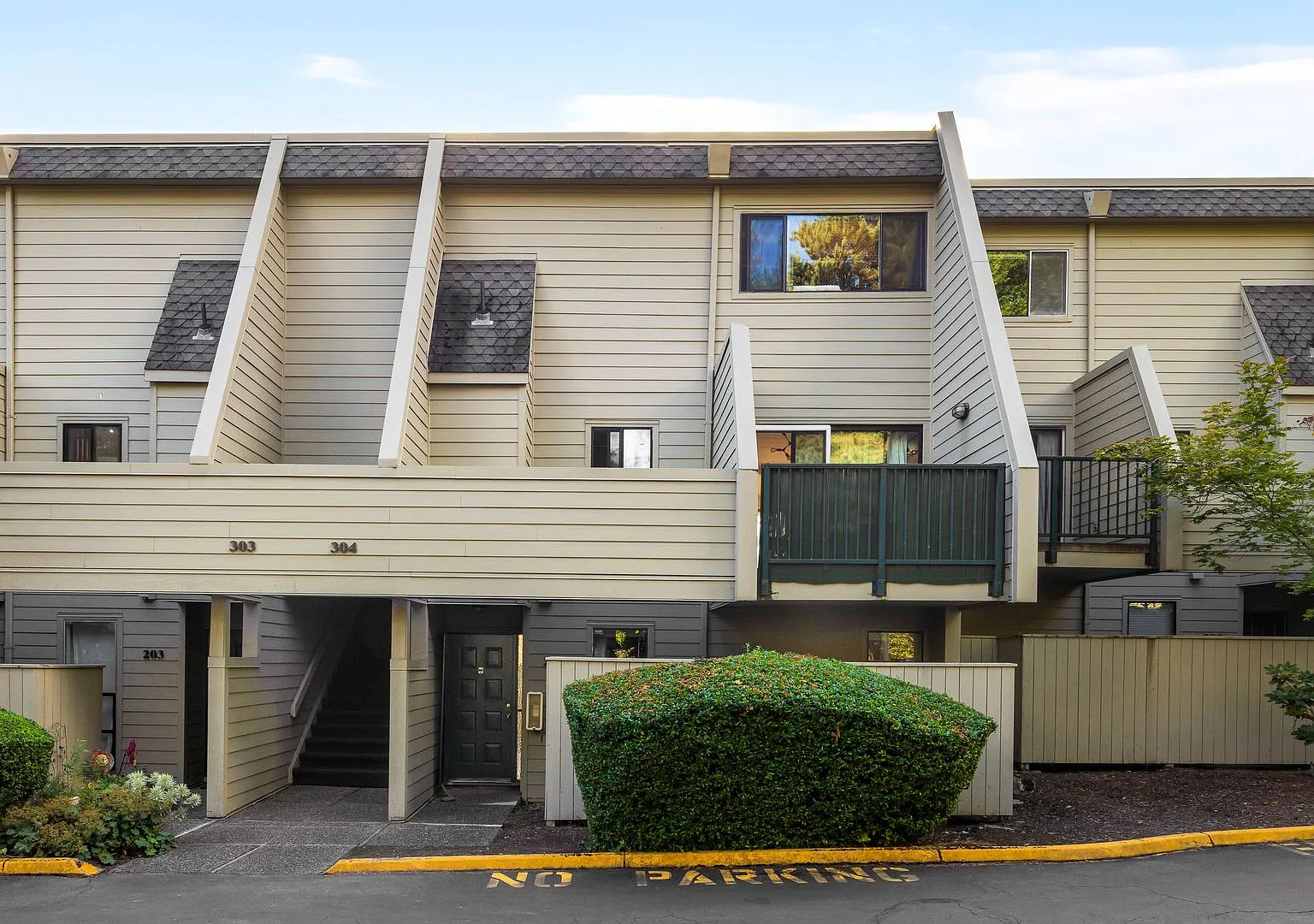 Great 2 bed 2 bath condo rental near downtown Redmond — Photo 2
