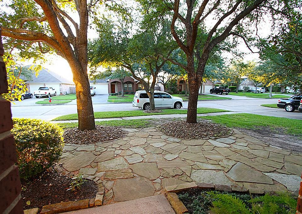 FLAGSTONE PATIO AT ENTRANCE