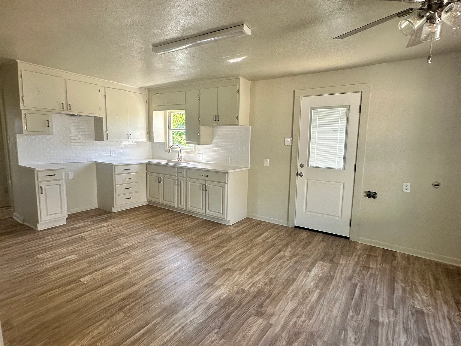 3 bed, 1196 sqft, $1,300 — Photo 3