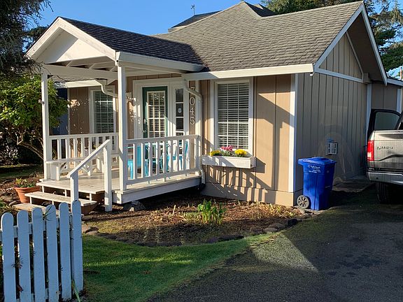 4th image of 7045 Salal Ave