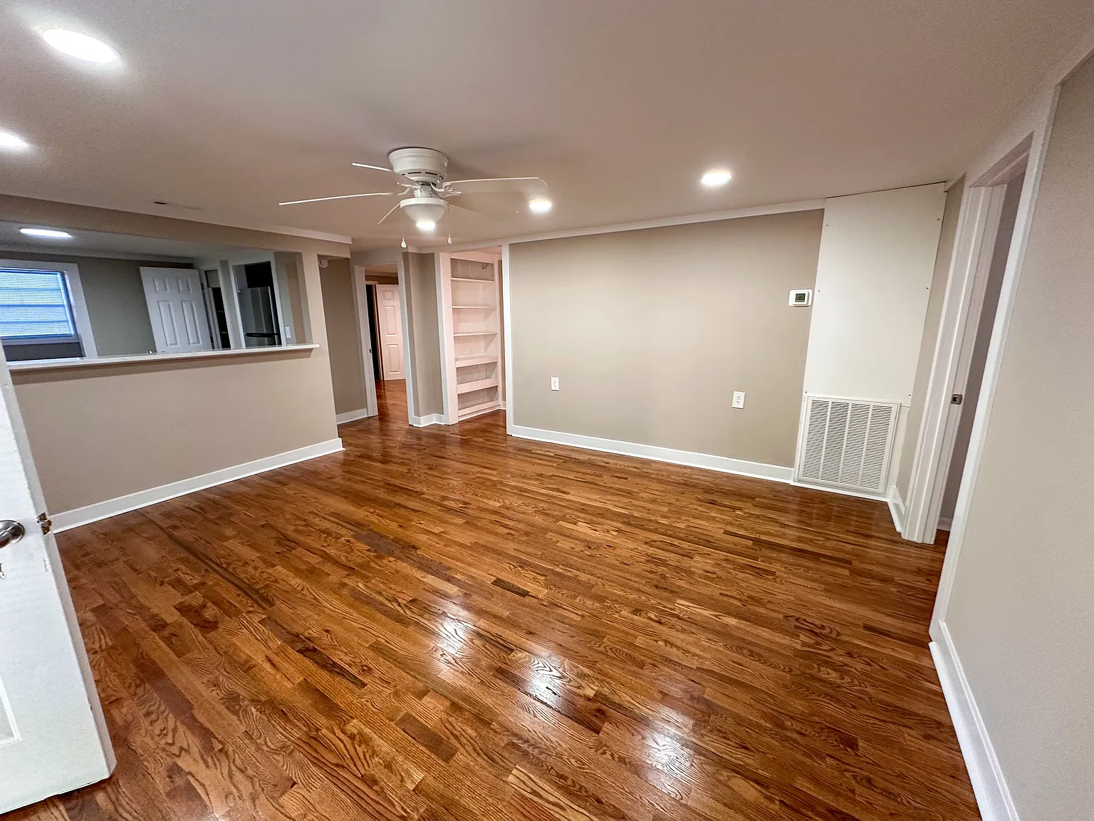 3 bed, 1328 sqft, $1,800 — Photo 2