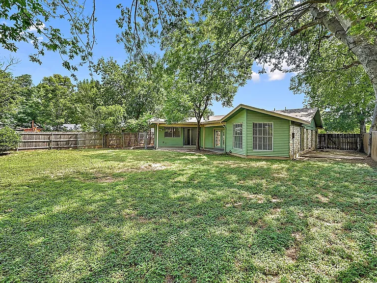 1702 Colony Creek Dr — Photo 26