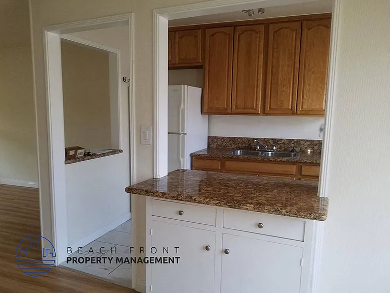 529-541 S El Molino Ave — Photo 14