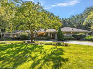 25862 Hersheyvale Dr, Franklin, MI 48025