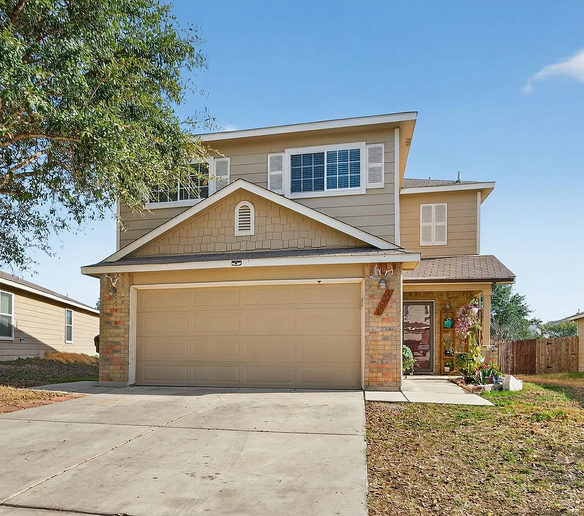 4 bed, 2.5 bath, 2438 sqft, $2,000 — Photo 1