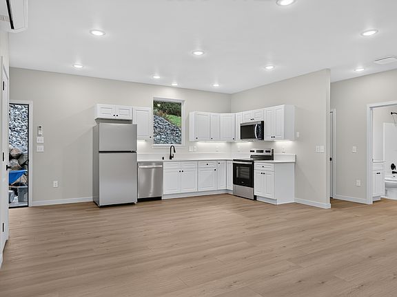 4th image of 161 W Vista Way #2