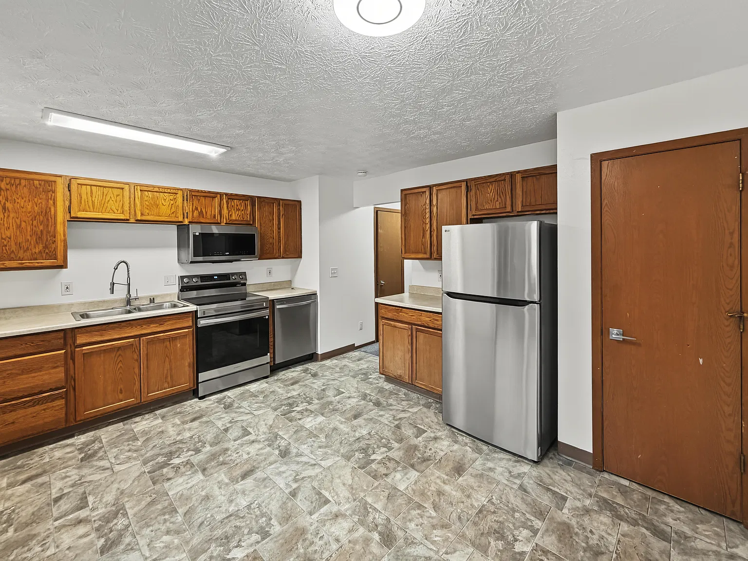 1810 East 72nd Avenue - B — Photo 1