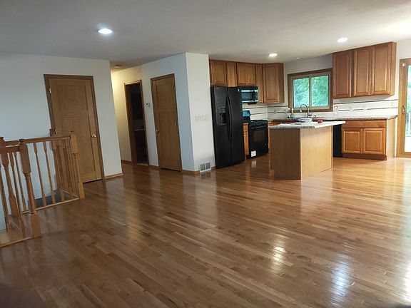 4th image of 3317 Williams Dr