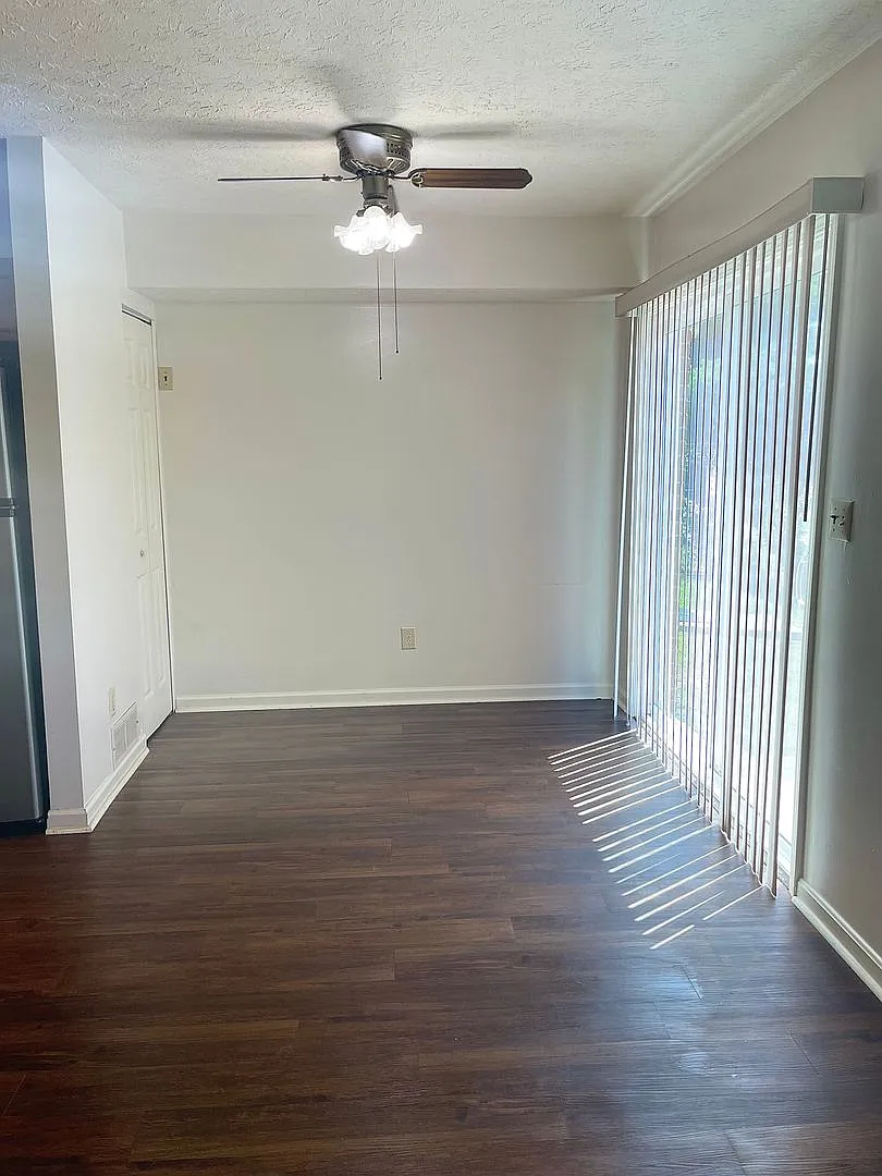 257 University Dr #2 — Photo 4