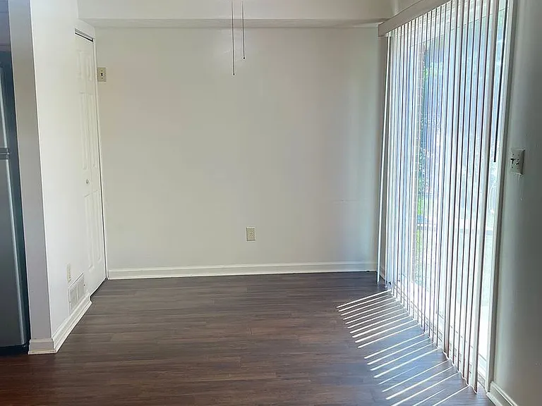 257 University Dr #2 — Photo 4