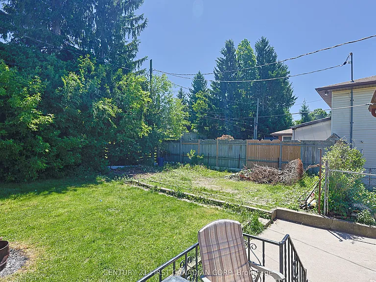 268 Burlington Cres — Photo 23