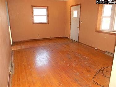 4th image of 819 Doris Dr