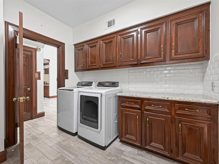 15106 Dawnbrook Dr — Photo 21