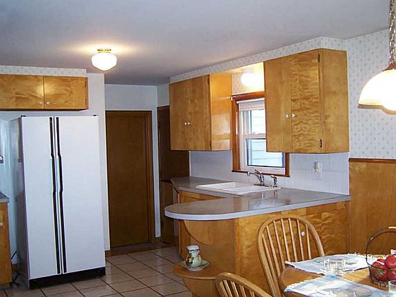 5th image of 145 Lake Garden Dr