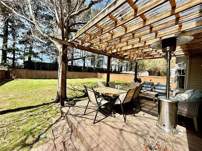 810 Holbrook Dr — Photo 29